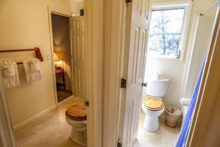 Room 15 of 18