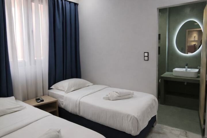 Room 43 of 120