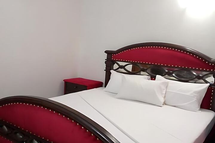 Room 4 of 17