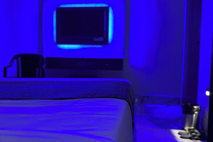 Room 33 of 48