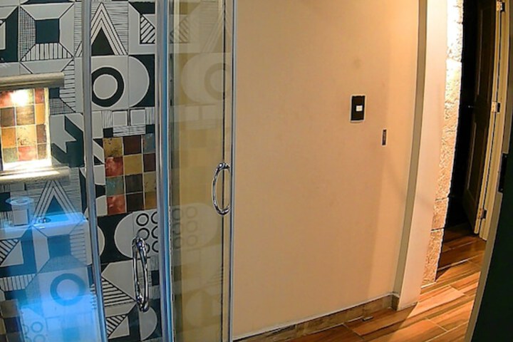 Room 74 of 152