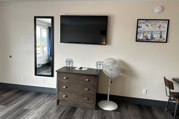 Room 13 of 159