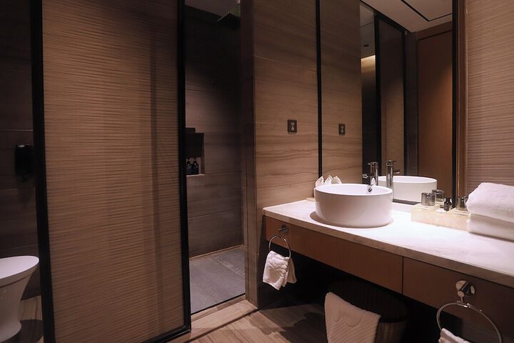 Room 47 of 101