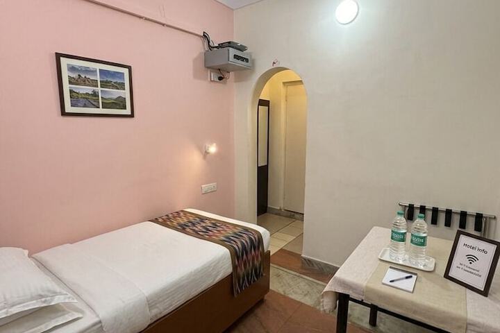 Room 12 of 19