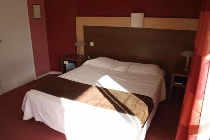 Room 6 of 73