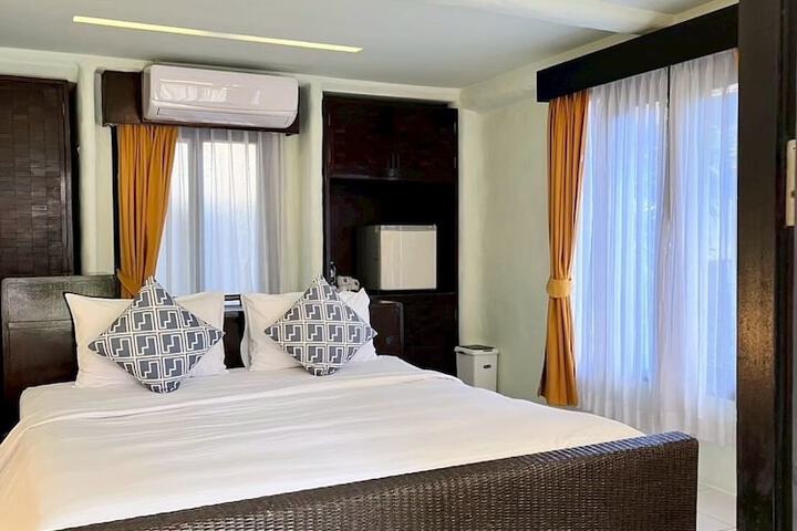 Room 40 of 214