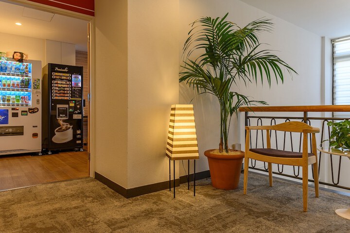 Lounge 26 of 41