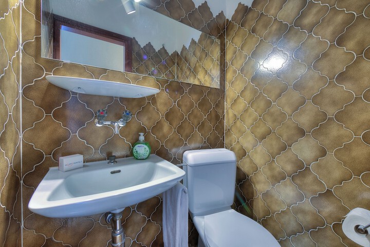 Room 14 of 22