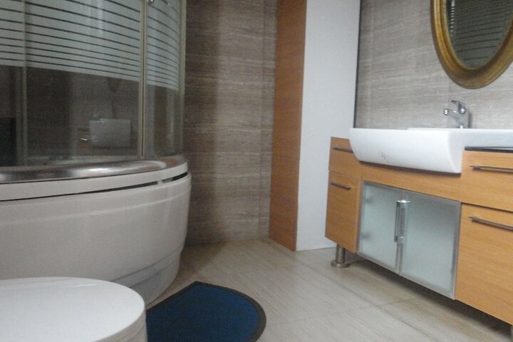 Room 9 of 13