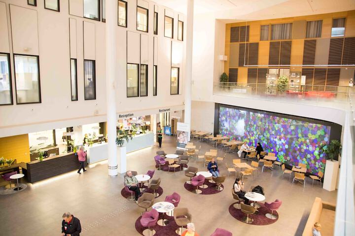 Entrance & Lobby