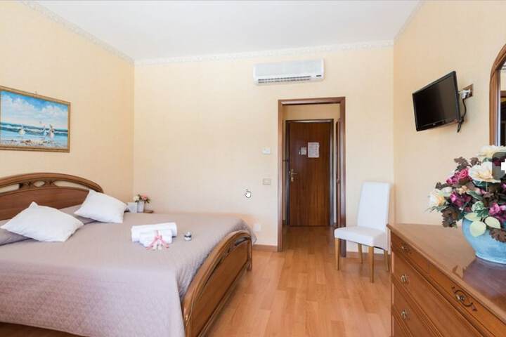 Room 3 of 19