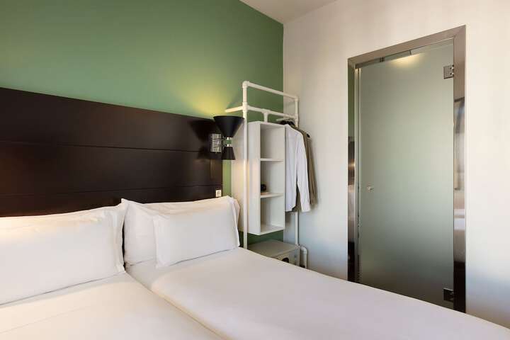 Room 12 of 38
