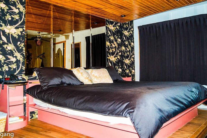 Room 11 of 51