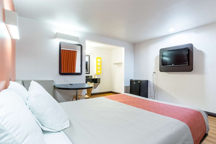 1 Queen Bed Refrigerator (6 of 16)