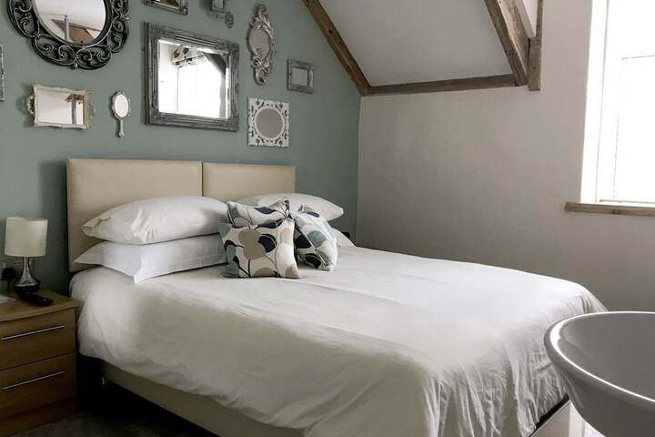 Room 8 of 18