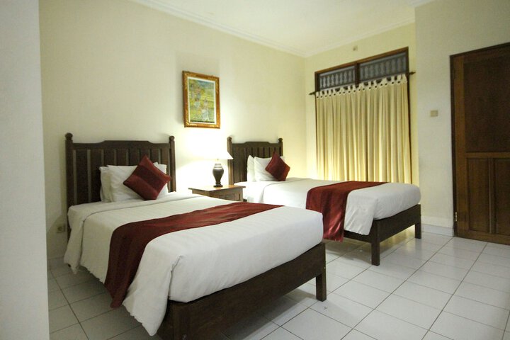 Room 8 of 33