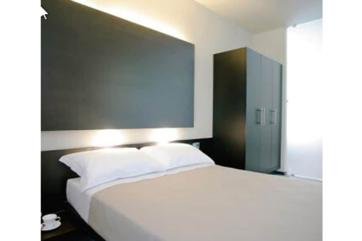 Room 4 of 32