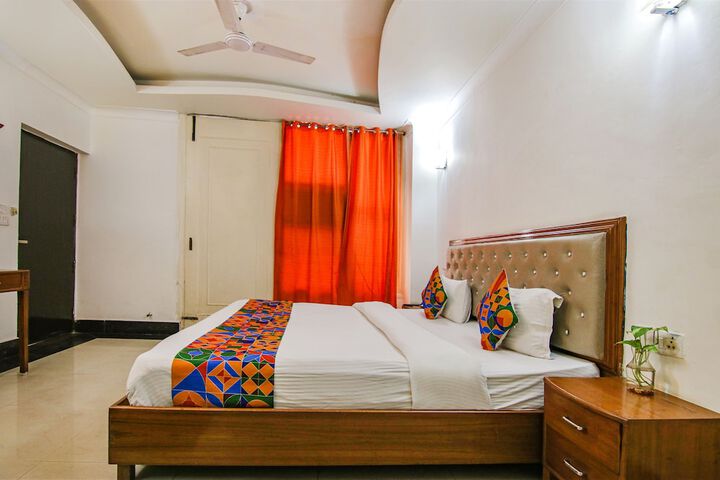 Room 16 of 28