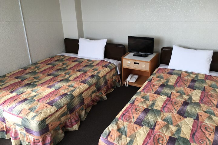 Room 12 of 38