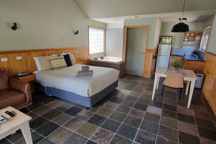 Room 2 of 31