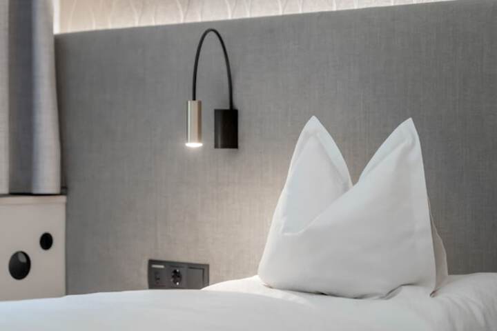 Room 18 of 106