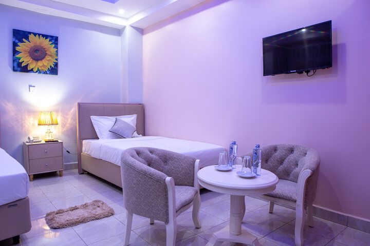 Room 4 of 23