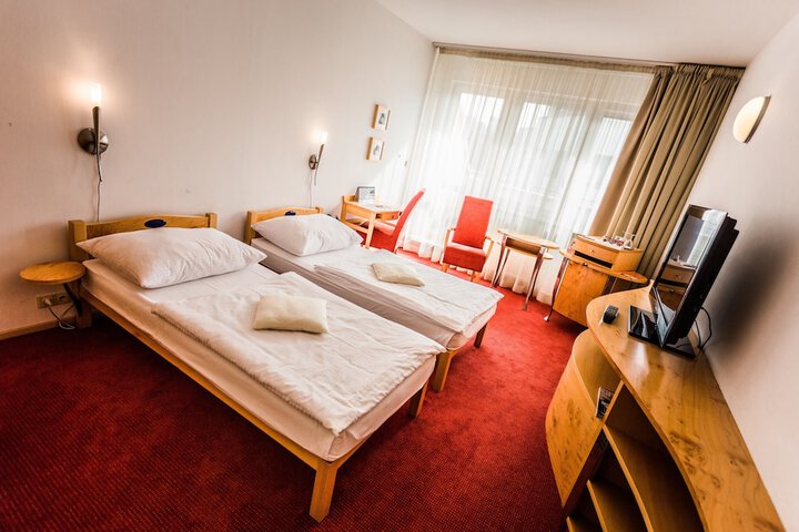 Room 26 of 102