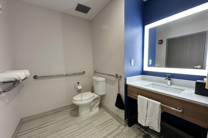 Room 46 of 69