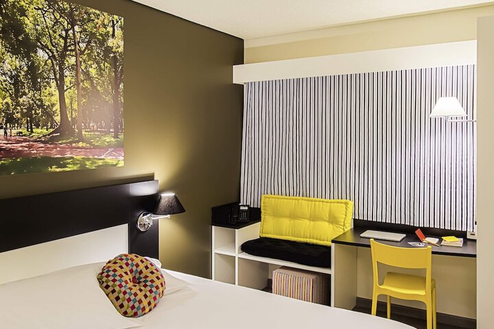Room 4 of 39