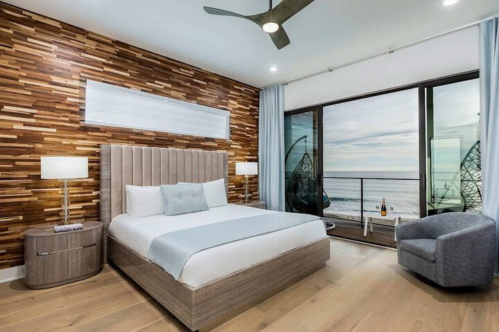 Room 26 of 102