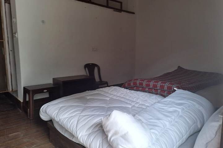 Room 8 of 13