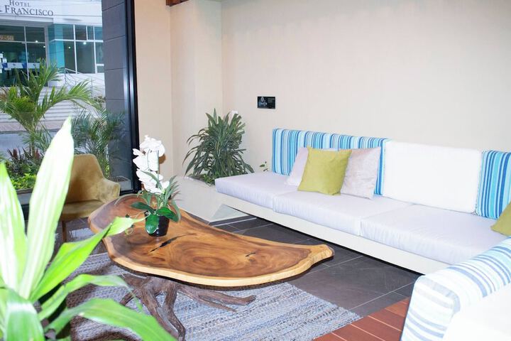 Room 4 of 12