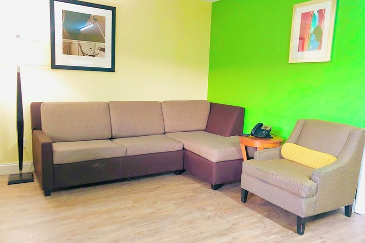 Room 6 of 14