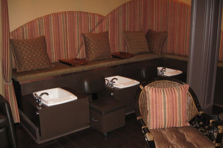 Nail salon