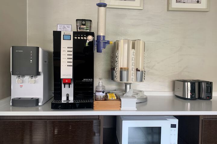 Breakfast/Coffee Service 100 of 119