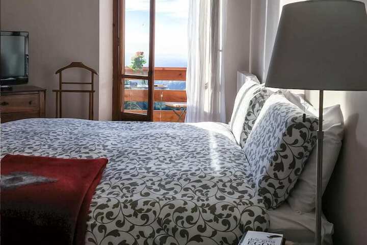 Room 5 of 24