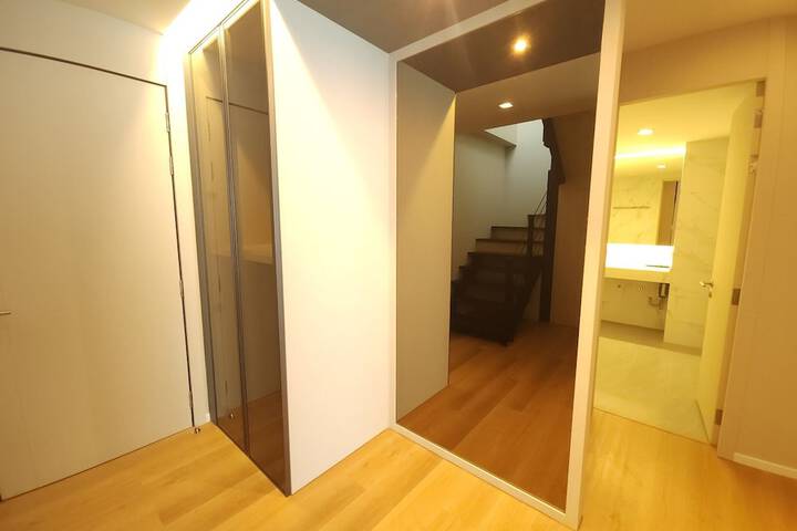 Room 9 of 61