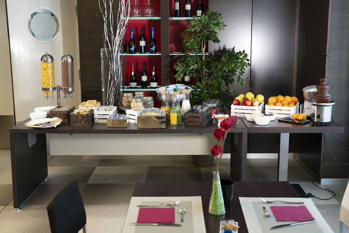 Breakfast area