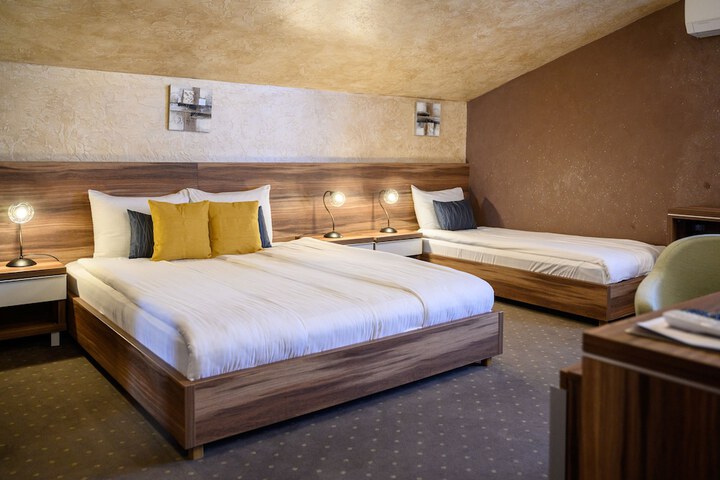 Room 8 of 21