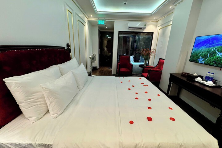 Room 5 of 165