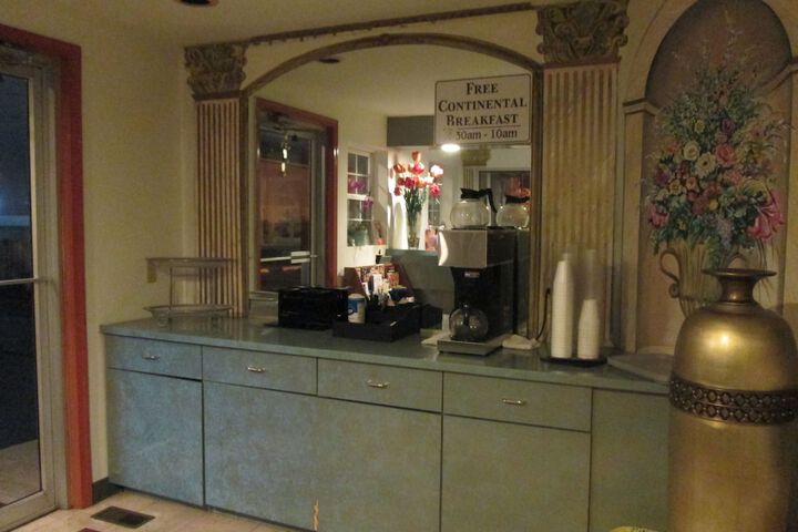 Breakfast/Coffee Service 17 of 19