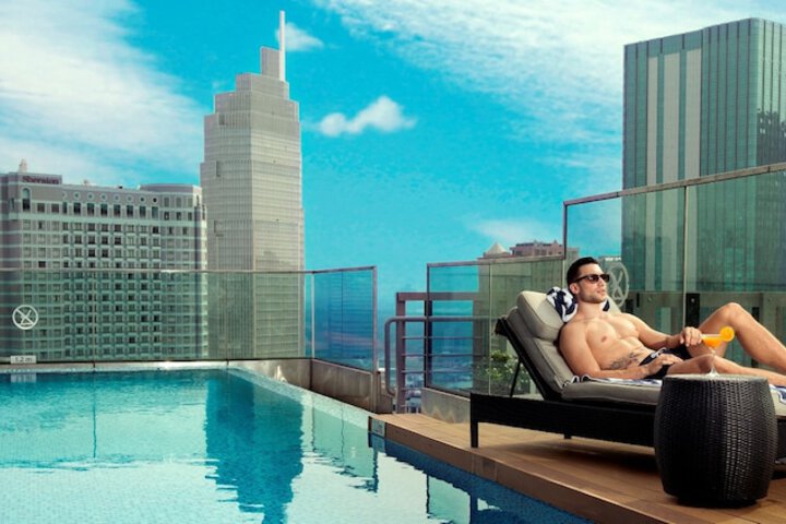 Pools & Facilities