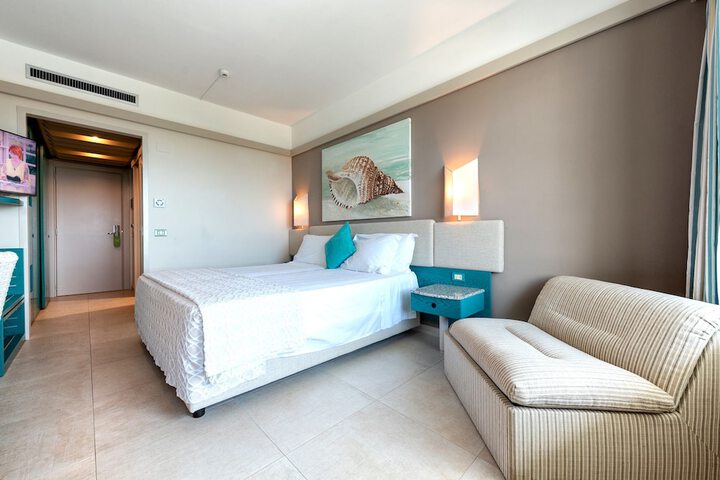 Room 35 of 128