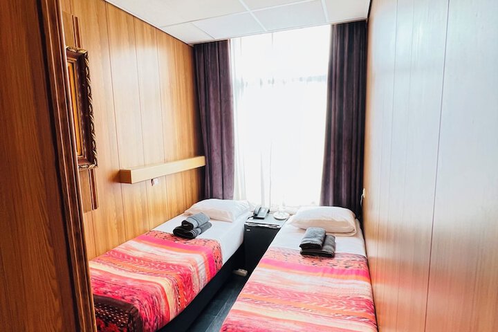 Room 14 of 37