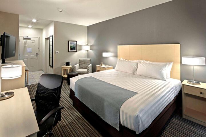 2 Queen Beds (2 of 5)