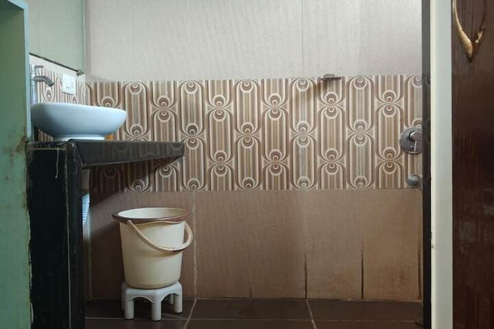 Room 23 of 37