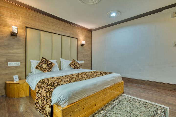 Room 7 of 28