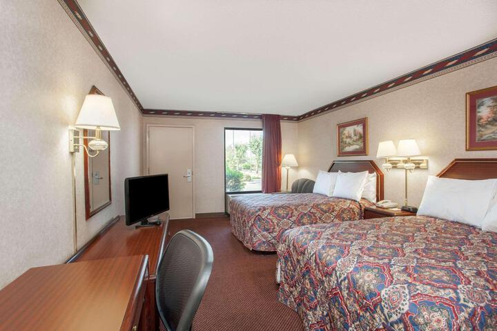 1 King Bed (1 of 14)