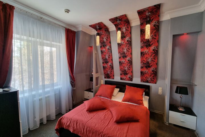 Room 42 of 99