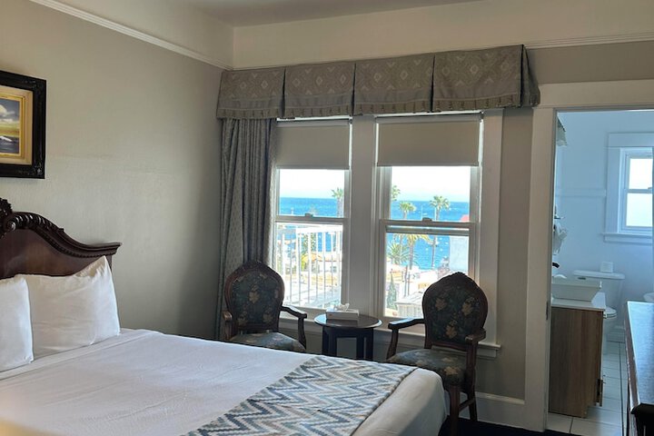 Room 9 of 37